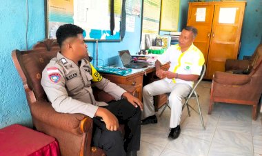 Bhabinkamtibmas-Sambangi-SDI-Waitenepang,-Perkuat-Pesan-Kamtibmas-dari-Lingkungan-Sekolah