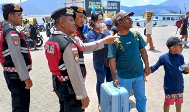 Sat-Samapta-Polres-Flores-Timur-Hadir-Jaga-Ketertiban-di-Pelabuhan-dan-Pusat-Kota