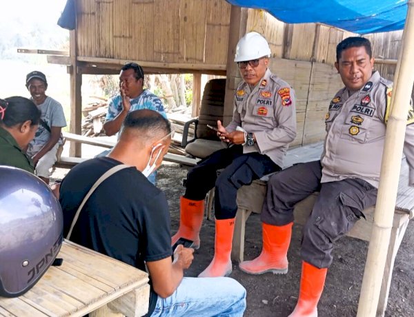 Kapolsek Wulanggitang Bersama Bhabinkamtibmas Sambangi Warga Rianghulu, Ajak Warga Waspada Lahar Dingin