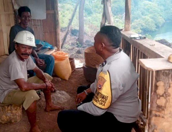 Cegah Hoaks dan TPPO, Bhabinkamtibmas Turun Langsung ke Dusun 01 Mokantarak