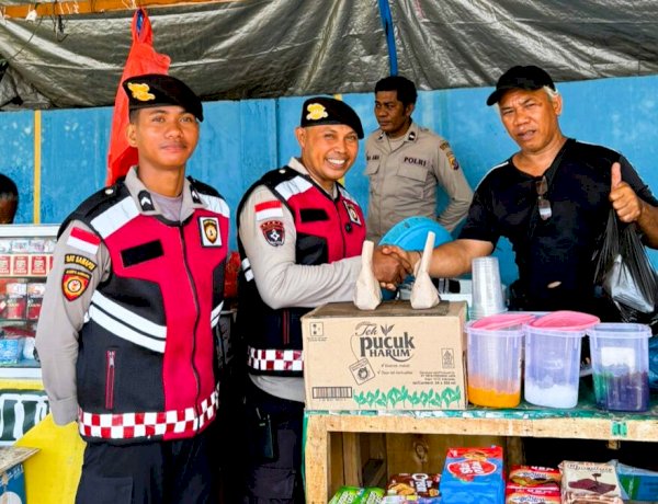 Patroli Presisi Polres Flotim Menyapa UMKM: Pastikan Keamanan Terjaga