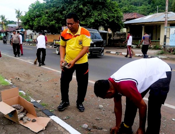 Dari Ketegangan ke Kebersamaan: TNI–Polri dan Warga Dua Kelurahan Kompak Bersihkan Sisa Bentrok