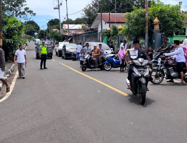 Satlantas Polres Flotim Pastikan Lalin Lancar Saat Sholat Jumat