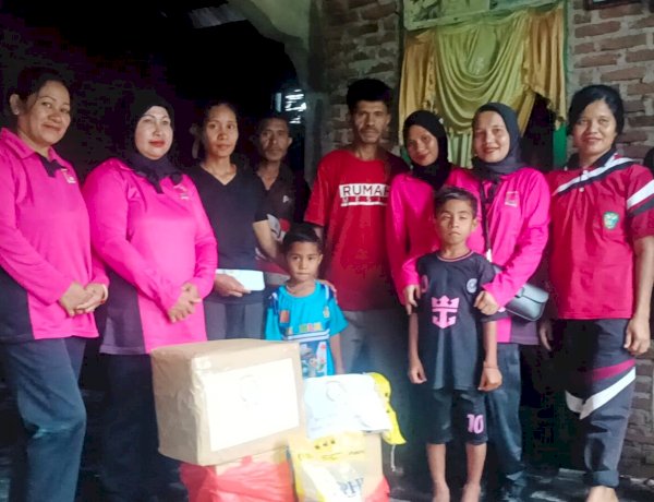 Sentuhan Kemanusiaan Bhayangkari, Ringankan Beban Korban Kebakaran di Riangduli