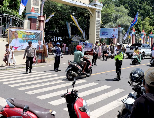 Pengamanan Ketat Polres Flotim Warnai Misa Pontifikal Uskup Baru Keuskupan Larantuka