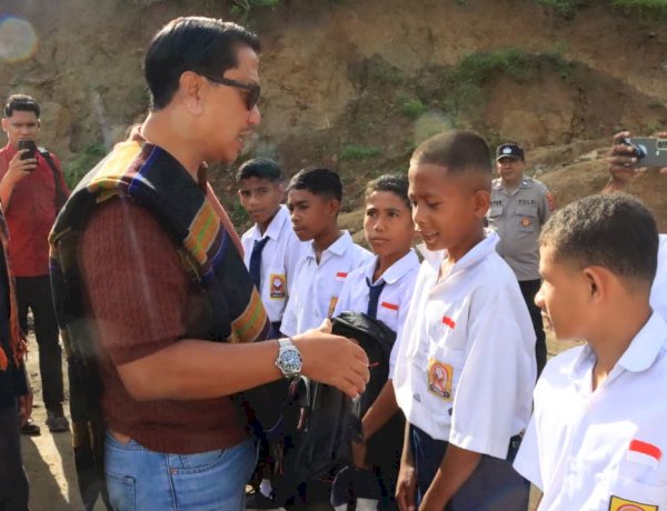 Wakapolda NTT Kunjungi SMPN 48 Sa Ate Gaikiu, Salurkan Bantuan bagi Sekolah Terdampak Bencana