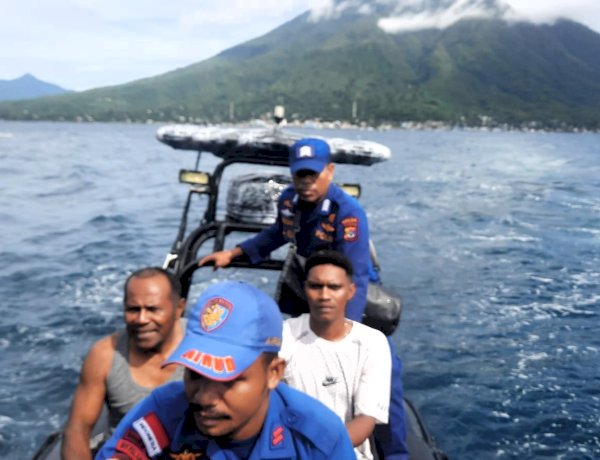 Sigap! Polairud Flotim Evakuasi Nahkoda dan ABK Kapal Tenggelam