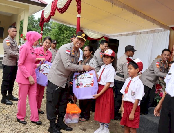 Kapolda NTT Berbagi Tali Asih di Peresmian Pospol Umbu Ratu Nggay Barat, Wujud Semangat “NTT Penuh Kasih”