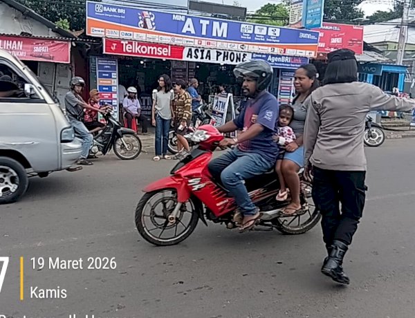 Personel Pos Pasar Sigap Atur Arus di Kawasan Pasar Inpres