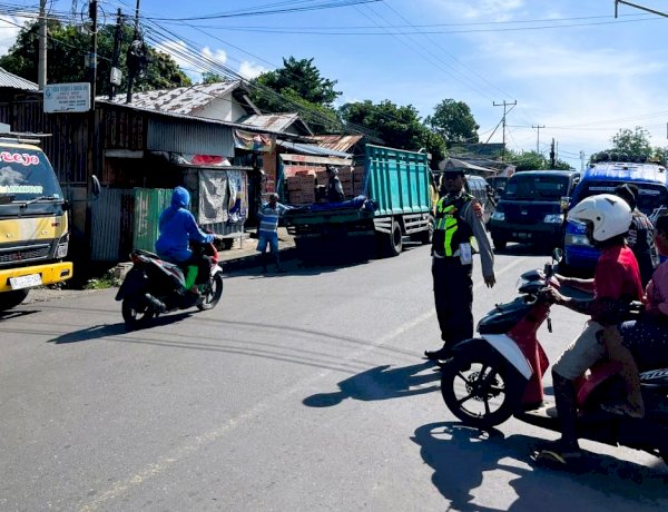Personel Pos Pam Pasar Inpres Sigap Atur Lalin, Aktivitas Warga Lancar