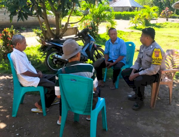 Sambang Humanis di Duatukan, Bhabinkamtibmas Brigpol Antonius Kelen Ajak Warga Jaga Kamtibmas