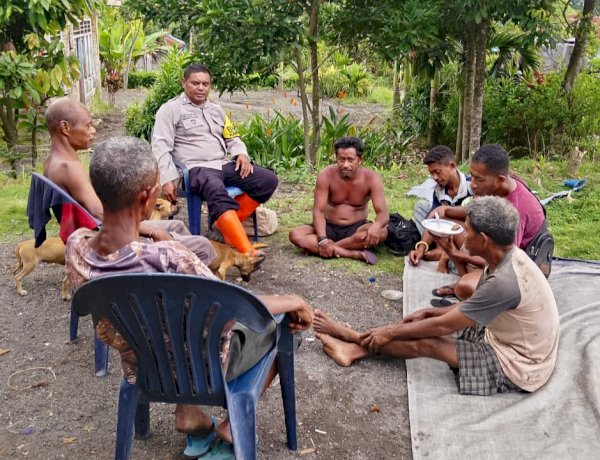 Humanis di Tengah Masyarakat, Bhabinkamtibmas Nawokote Aktif Sambang Warga
