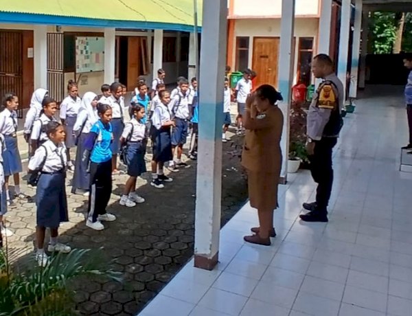 Bhabinkamtibmas Lokea AIPDA Iron Edukasi Pelajar Jelang PGRI Cup II