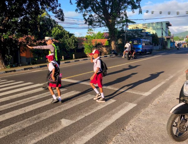 Satlantas Polres Flotim Hadir di Sekolah, Wujudkan Keselamatan Berlalu Lintas Sejak Pagi