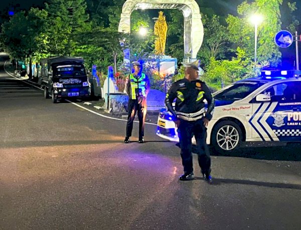 Patroli Lampu Biru Satlantas Polres Flores Timur Hadirkan Rasa Aman dan Wujudkan Kamseltibcarlantas yang Kondusif