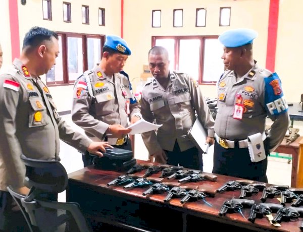 Pastikan Penggunaan Sesuai Prosedur, Bidpropam Polda NTT Periksa Senpi Organik di Polres Flores Timur