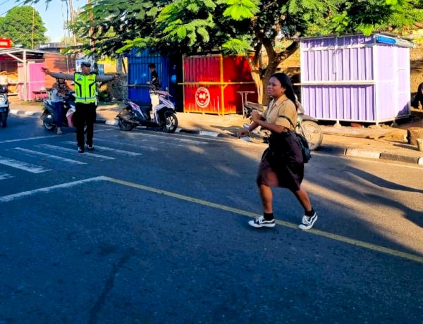 Mengawali Hari dengan Kepedulian, Satlantas Polres Flores Timur Hadir Menjaga Keselamatan di Jalan