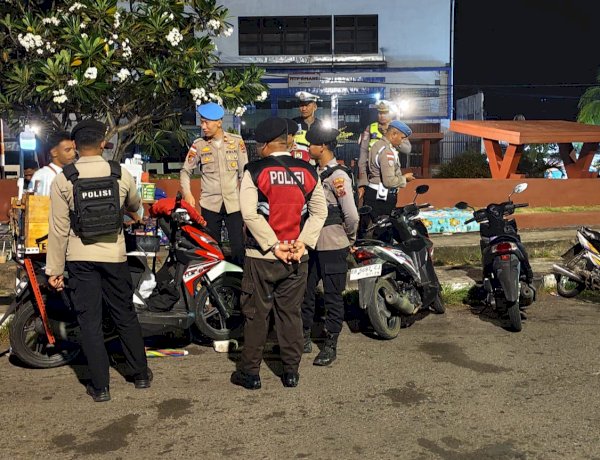 Patroli Malam Humanis, Polres Flores Timur Hadir Membawa Pesan Kepedulian