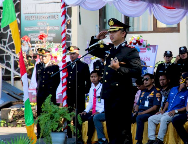Kapolres Flores Timur AKBP Adhitya Octorio Putra Pimpin Upacara Hari Bhayangkara ke-80