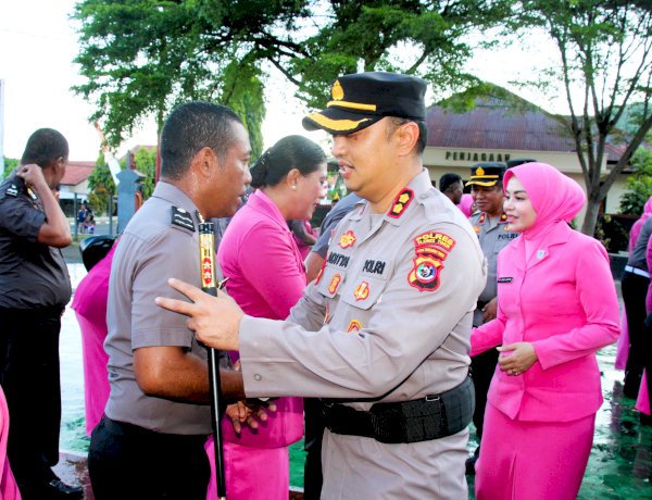 Haru dan Bangga Warnai Kenaikan Pangkat 38 Bintara Polres Flores Timur