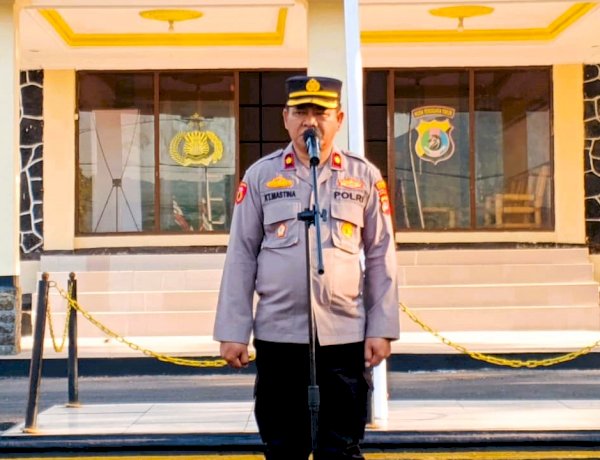 Apel Jam Pimpinan, Waka Polres Flores Timur Apresiasi Kinerja Personel dan Tekankan Disiplin