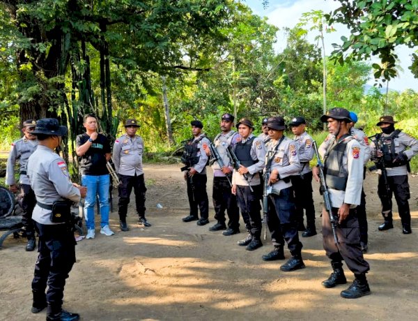 Patroli Jalan Kaki TNI-Polri Wujudkan Situasi Aman dan Kondusif di Dusun Bele