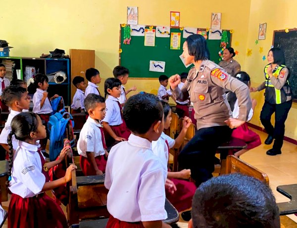 Sentuhan Humanis Polwan Polres Flores Timur Pulihkan Keceriaan Anak-Anak SDK St. Theresia Bele