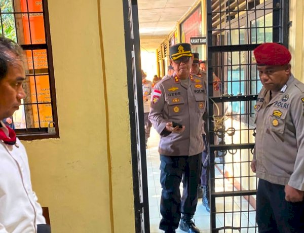 Kapolres Flores Timur AKBP Gede Putra Yase Sidak Ruang Tahanan, Pastikan Keamanan dan Kondisi Tahanan Terjaga