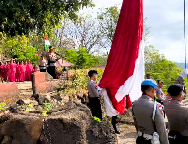 Jelang HUT ke-81 RI, Polres Flotim Kibarkan Merah Putih Raksasa di Bukit Postoh