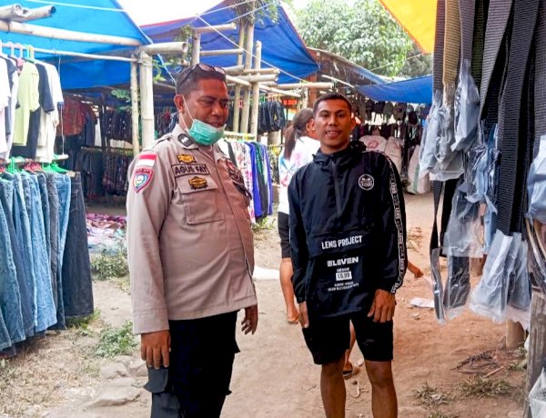 Patroli di Pasar Boru, Bhabinkamtibmas Ajak Warga Waspada Gempa dan Aktivitas Lewotobi