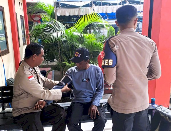 Dokkes Polres Flotim Turut Dukung Pelayanan Kesehatan Warga Terdampak Bencana di Nagekeo
