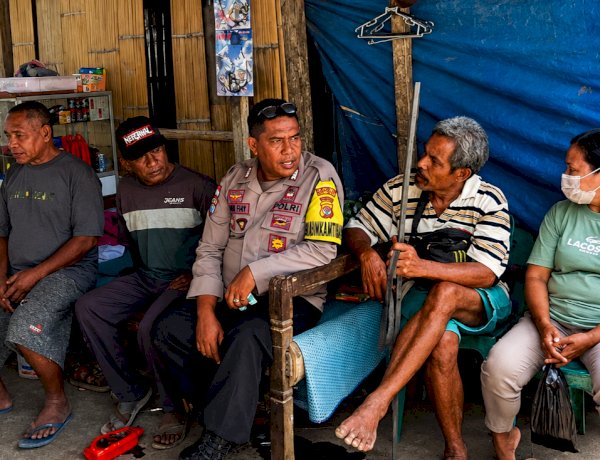 Bhabinkamtibmas Desa Boru Aktif Sambangi Warga, Perkuat Sinergi Jaga Kamtibmas