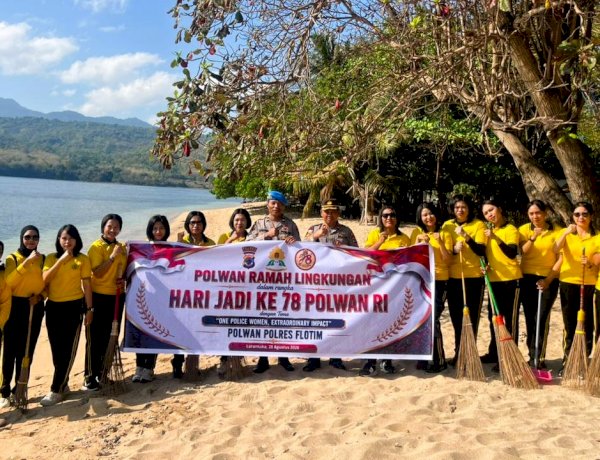 Polwan Ramah Lingkungan, Polres Flotim Gelar Bakti Sosial di Pantai