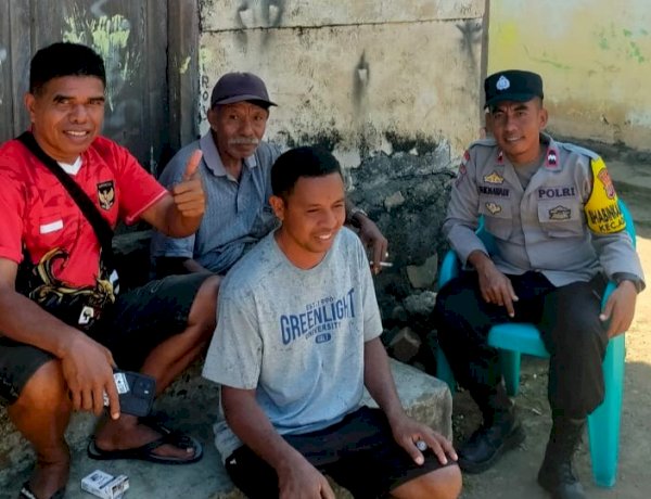 Sambangi Warga Naraosina, Bhabinkamtibmas Ajak Anak Muda Jaga Kamtibmas