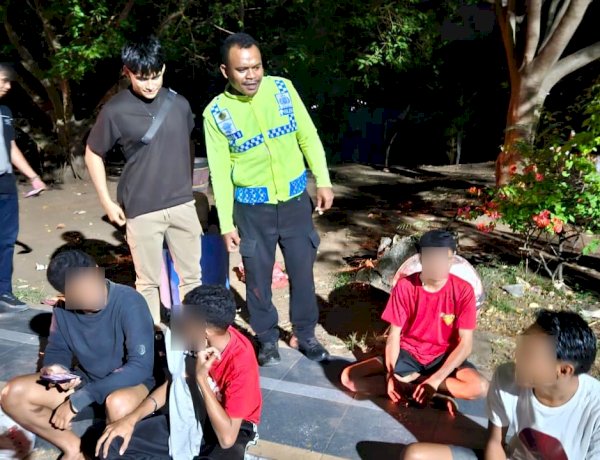 Patroli Dialogis Polres Flotim Sasar Titik Keramaian, Jaga Kamtibmas Kota Larantuka