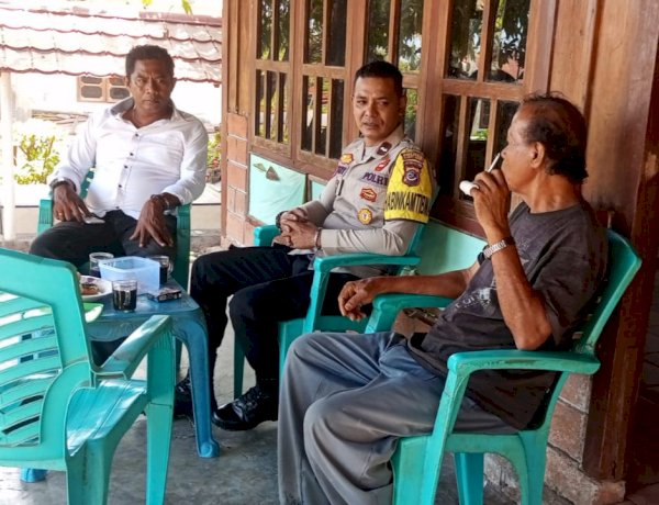 Sambang Humanis ke Watowara, Bhabinkamtibmas Ajak Warga Rawat Hutan dan Keamanan Desa
