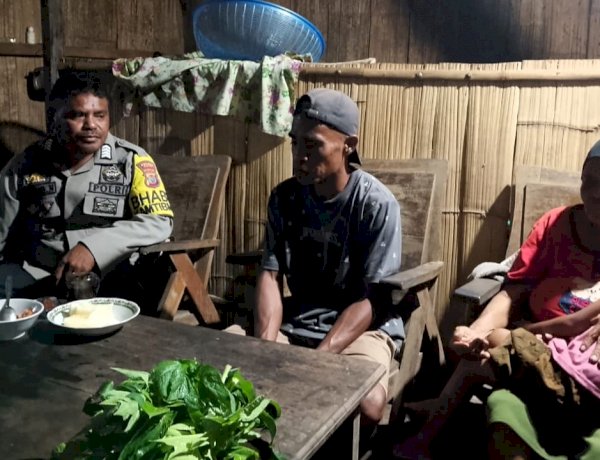 Dari Rumah Warga, Bhabinkamtibmas Pante Oa Titip Pesan Jaga Keamanan