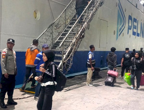 KM Tidar Singgah di Larantuka, Polres flores Timur Pastikan Debarkasi dan Embarkasi Aman
