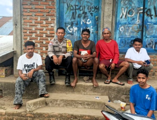 Obrolan Sederhana di Lite, Bhabinkamtibmas Sampaikan Pesan Kamtibmas