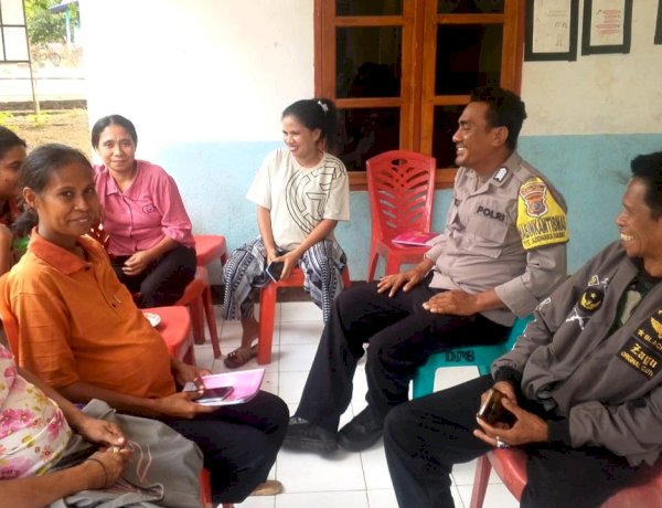 Sambangi Posyandu Kimakamak, Bhabinkamtibmas Ajak Ibu-Ibu Bijak Bermedia Sosial