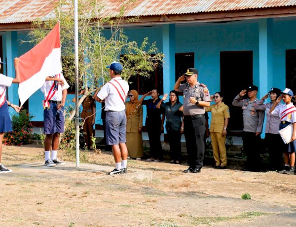 Polisi Peduli Pendidikan, Kapolres Flores Timur Tanamkan Pesan Positif kepada Pelajar