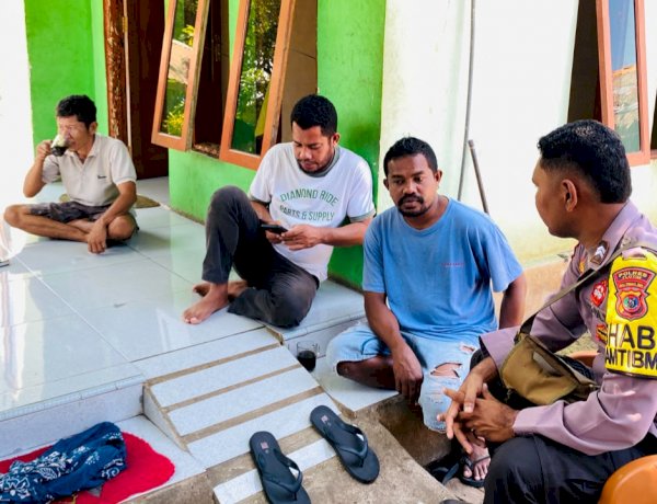 Melalui Patroli Dialogis, Bhabinkamtibmas Ajak Warga Oyang Barang Jaga Keamanan Desa