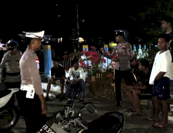 Patroli Malam Humanis, Polres Flores Timur Bangun Kedekatan dengan Masyarakat