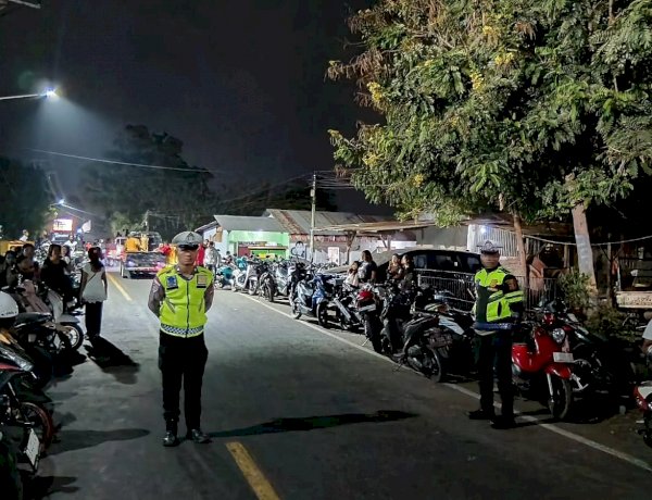 Semangat Sportivitas di Lohayong, Sat Lantas Polres Flotim Bantu Jaga Kelancaran Arus Kendaraan