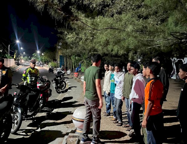 Lewat Patroli Dialogis, Polres Flores Timur Ajak Pemuda Jaga Ketertiban