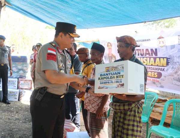 Kapolda NTT Irjen Pol. Reza Arief Dewanto Sambangi Warga Terdampak Gempa di Manggarai Barat, Salurkan Bantuan Kemanusiaan