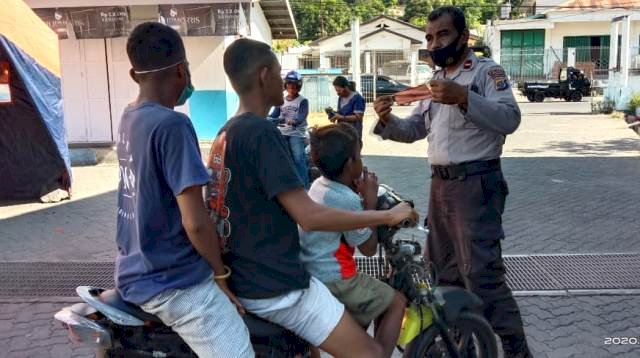 Satgas Aman Nusa II Polres Flotim Nonstop Cegah Penularan COVID-19