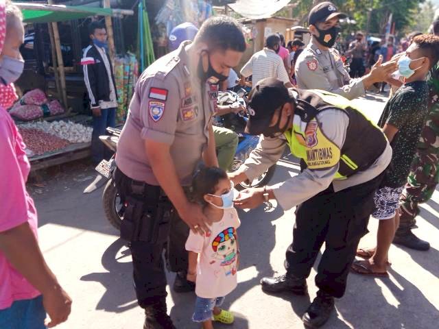 Bhabinkamtibmas Bripka Semarno Patroli Pasar Beri Himbauan Kamtibmas