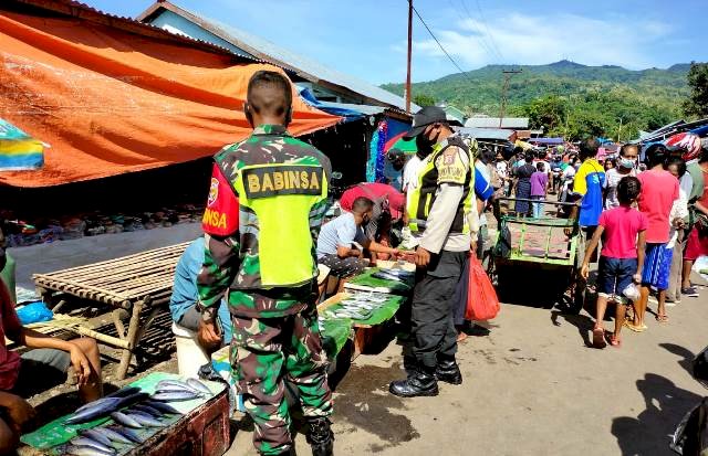 Sinergitas TNI POLRI, Laksanakan Patroli Rutin Ke Pasar Tradisional
