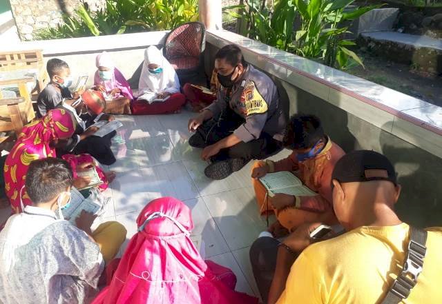 Bripka Fransiskus Sili laksanakan Sambang Monitoring Aktivitas Warga Desa Binaan di Kampung Tangguh Nusantara